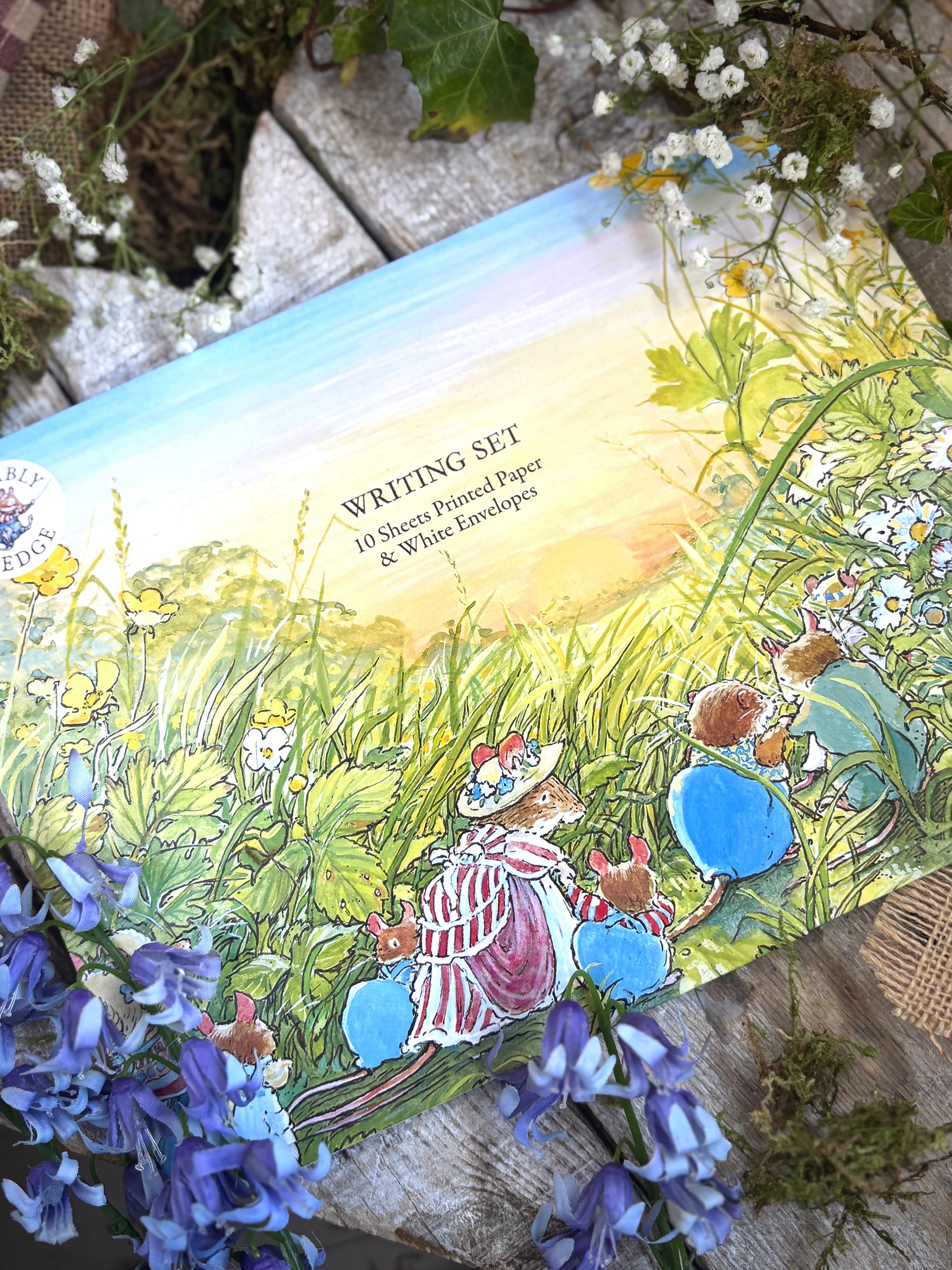 Brambly Hedge - Writing Set - Sunset In The Meadow