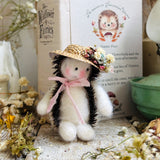 The Hoglets Of Thistledown Hollow - Summer Collection - Posy