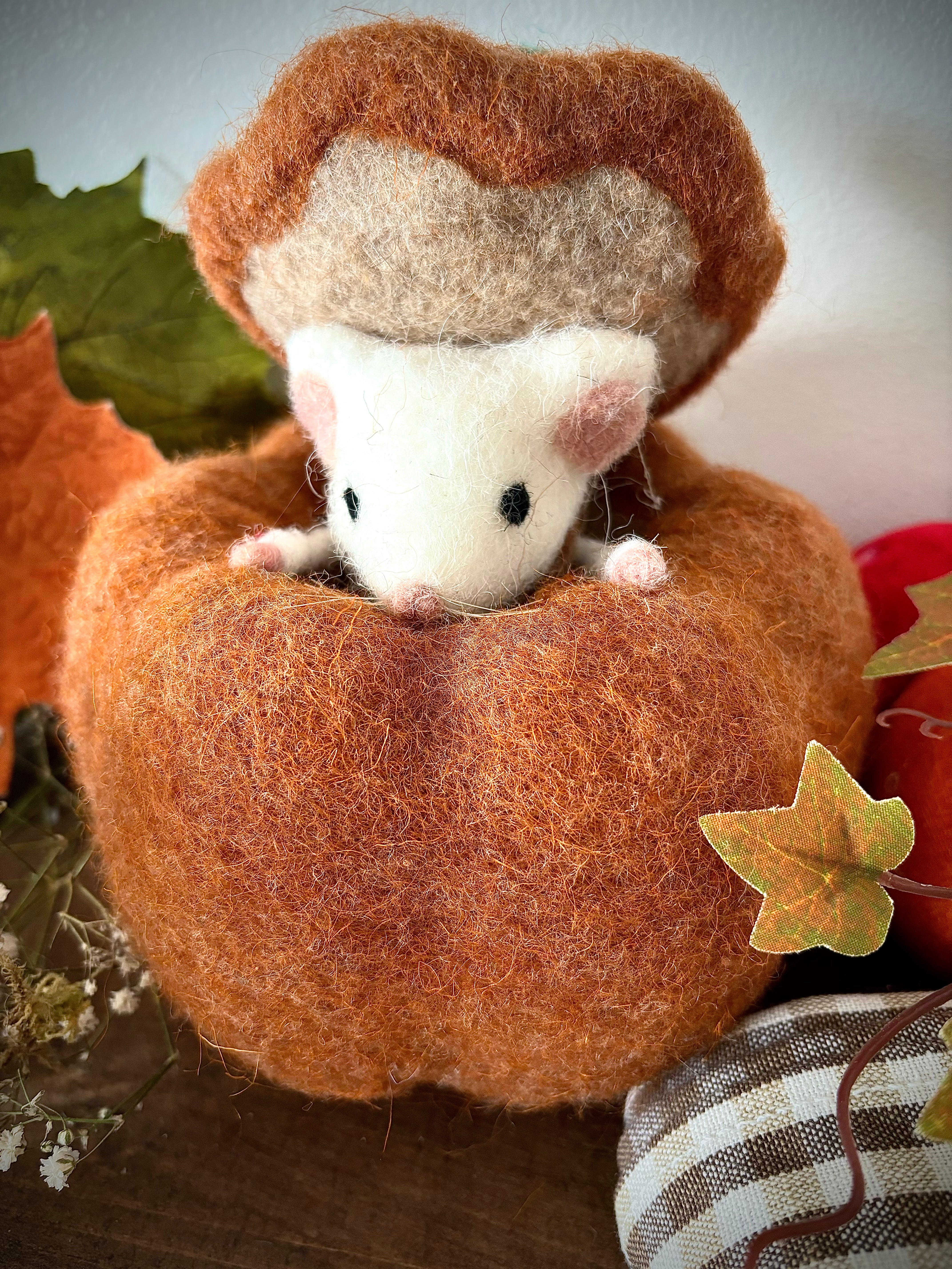 Super Cute Felted Mouse In Pumpkin